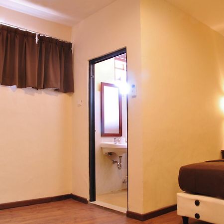 Bemo Corner Guest House Kuta Lombok Kamer foto