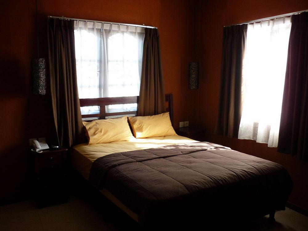 Bemo Corner Guest House Kuta Lombok Buitenkant foto
